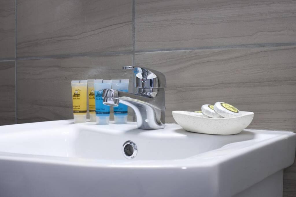 Kolonos, A Renovated Apartment Athens Ngoại thất bức ảnh
