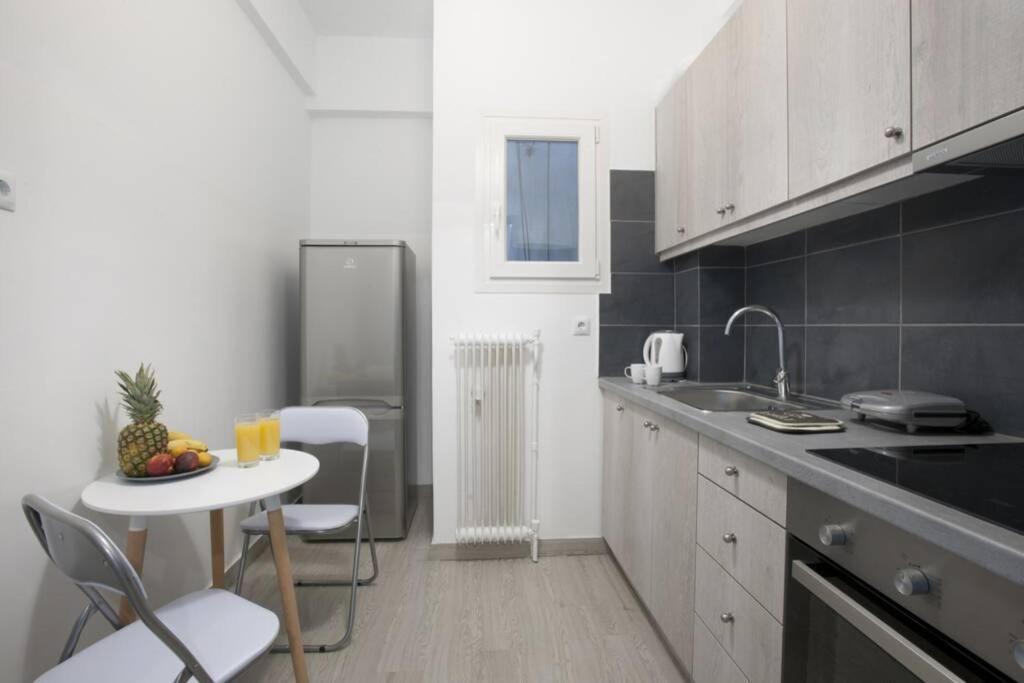 Kolonos, A Renovated Apartment Athens Ngoại thất bức ảnh