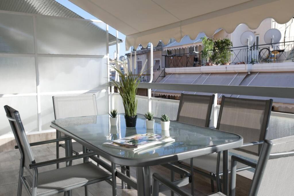 Kolonos, A Renovated Apartment Athens Ngoại thất bức ảnh