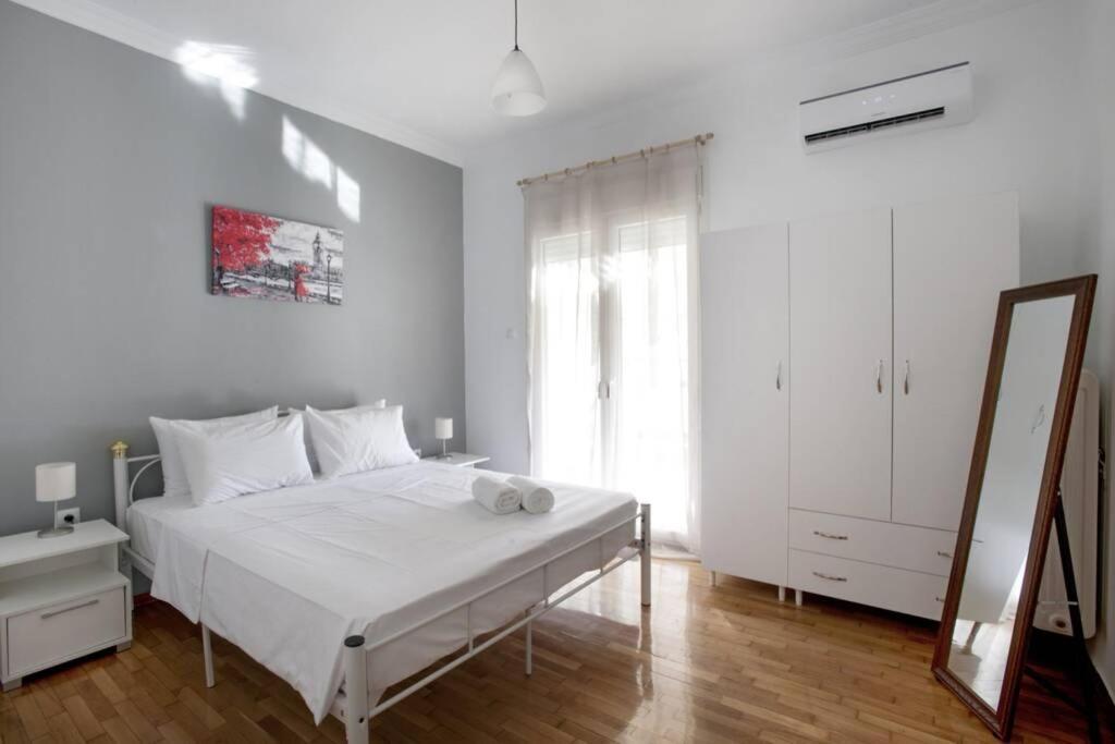 Kolonos, A Renovated Apartment Athens Ngoại thất bức ảnh